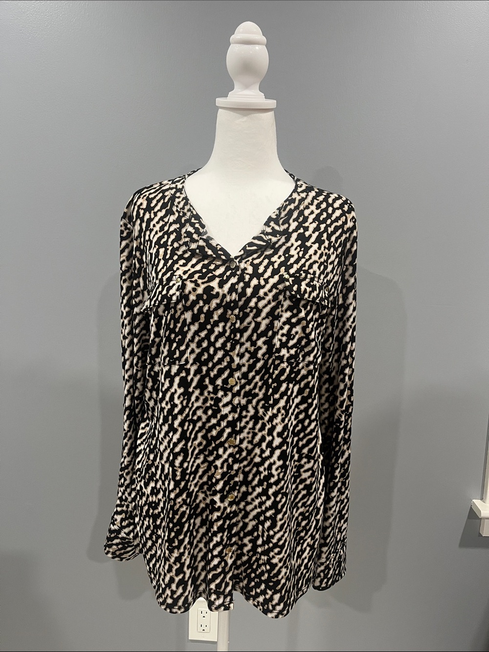 Dana Buchman Black and Tan Abstract Print Blouse